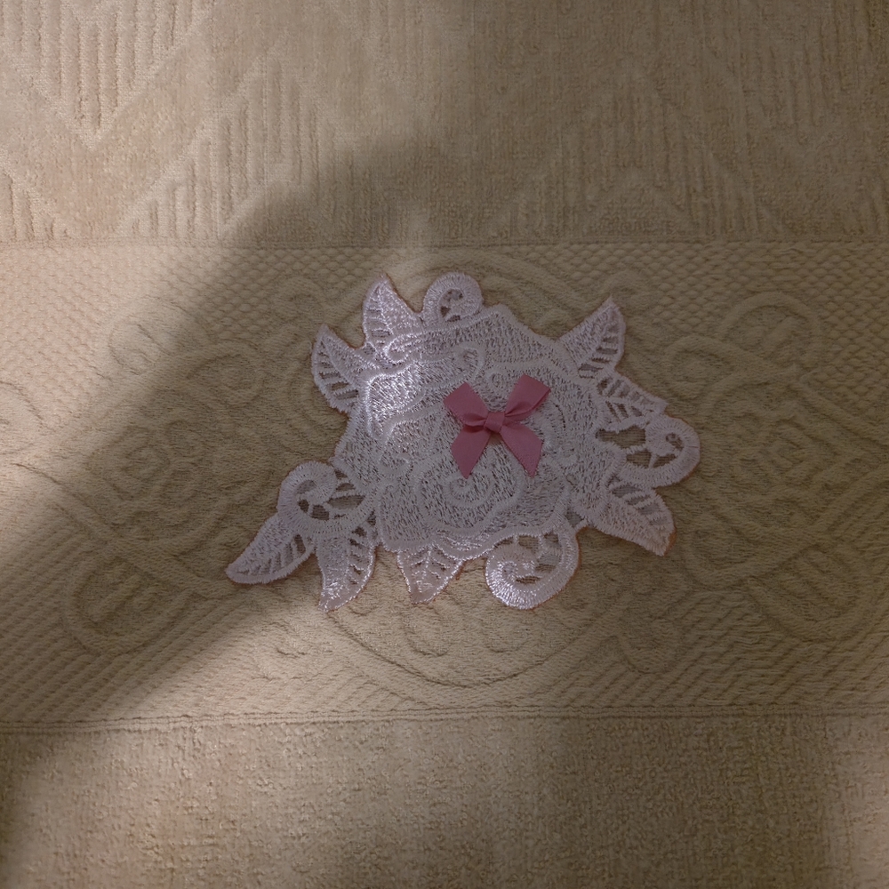 Embroidered Towels Set - Picture 3 of 5